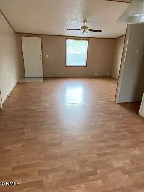 240 G St, Dickinson, ND 58601 photo 20