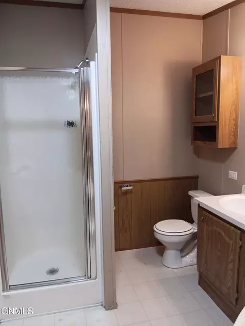 240 G St, Dickinson, ND 58601 photo 10