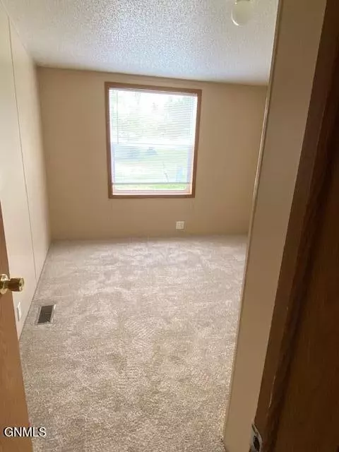 240 G St, Dickinson, ND 58601 photo 22