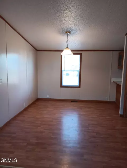 240 G St, Dickinson, ND 58601 photo 17