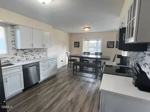 2313 9th Ave E, Williston, ND 58801 photo 28