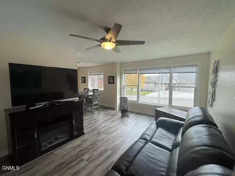 2313 9th Ave E, Williston, ND 58801 photo 20
