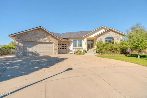 1530 Clipper Pl, Bismarck, ND 58504