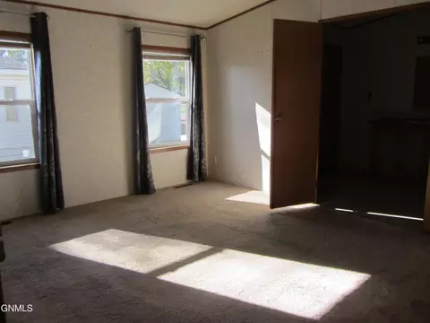 5700 Main St E, Bismarck, ND 58504 photo 8