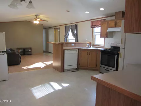 5700 Main St E, Bismarck, ND 58504 photo 6