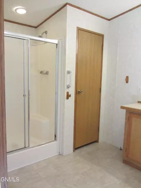 5700 Main St E, Bismarck, ND 58504 photo 11