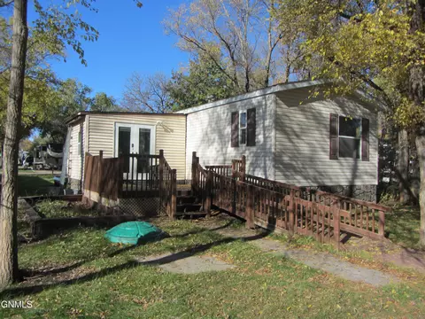 5700 Main St E, Bismarck, ND 58504