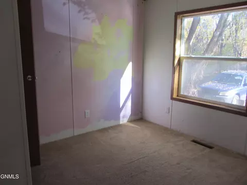5700 Main St E, Bismarck, ND 58504 photo 13