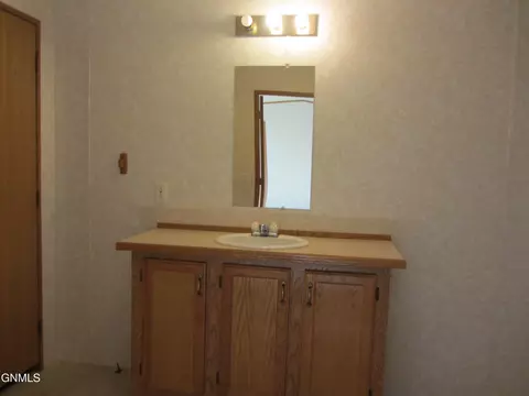 5700 Main St E, Bismarck, ND 58504 photo 12