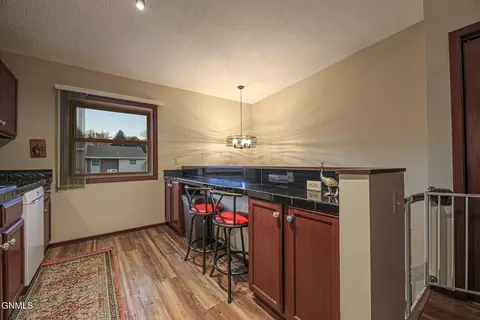 Kitchen - 515 Marilyn Dr NW, Mandan, ND 58554 photo 2 of 5