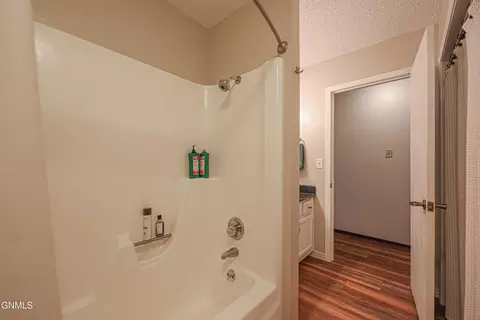 Bath - 515 Marilyn Dr NW, Mandan, ND 58554 photo 6 of 8