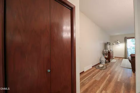 Entry Way - 515 Marilyn Dr NW, Mandan, ND 58554 photo 1 of 3