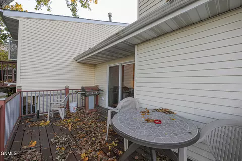 Exterior - 515 Marilyn Dr NW, Mandan, ND 58554 photo 3 of 11