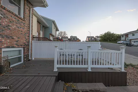 Exterior - 515 Marilyn Dr NW, Mandan, ND 58554 photo 10 of 11