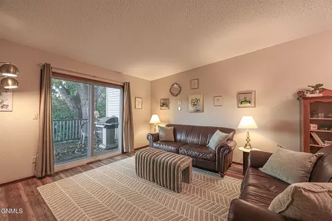 Living - 515 Marilyn Dr NW, Mandan, ND 58554 photo 2 of 4