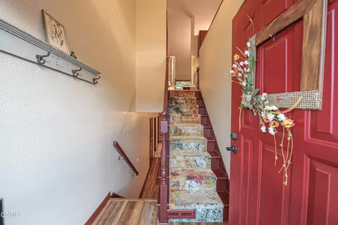 Entry Way - 515 Marilyn Dr NW, Mandan, ND 58554 photo 3 of 3