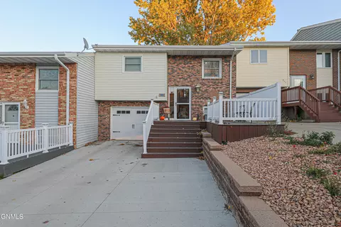 Exterior - 515 Marilyn Dr NW, Mandan, ND 58554 photo 11 of 11