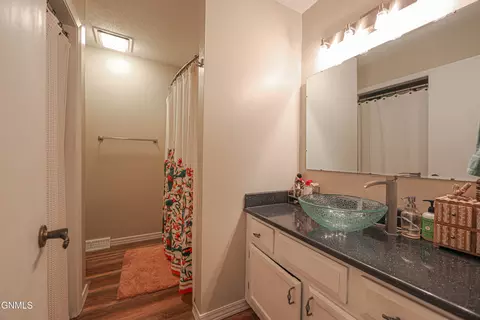 Bath - 515 Marilyn Dr NW, Mandan, ND 58554 photo 1 of 8