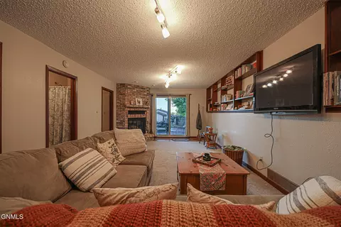 Living - 515 Marilyn Dr NW, Mandan, ND 58554 photo 4 of 4