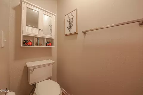 Bath - 515 Marilyn Dr NW, Mandan, ND 58554 photo 4 of 8