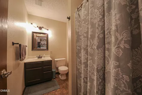 Bath - 515 Marilyn Dr NW, Mandan, ND 58554 photo 8 of 8