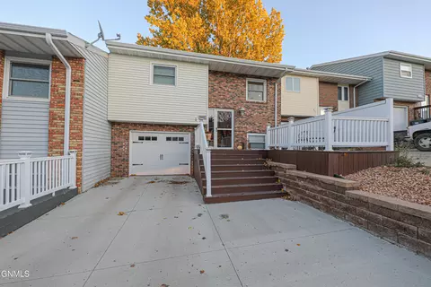 Exterior - 515 Marilyn Dr NW, Mandan, ND 58554 photo 2 of 11