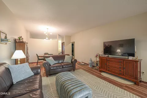 Living - 515 Marilyn Dr NW, Mandan, ND 58554 photo 1 of 4