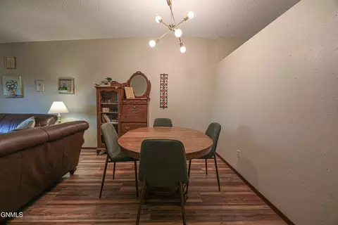 Dining - 515 Marilyn Dr NW, Mandan, ND 58554 photo 2 of 3