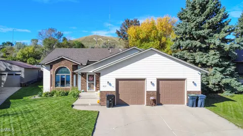 407 16th Ave NE, Mandan, ND 58554