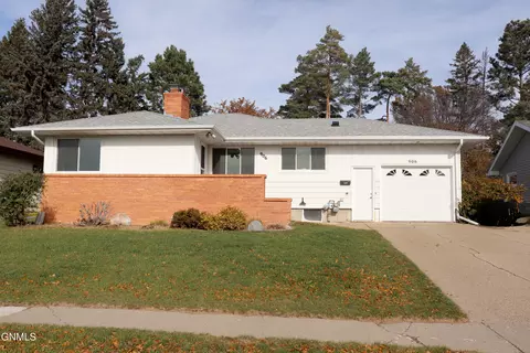 906 Avenue B W, Bismarck, ND 58501