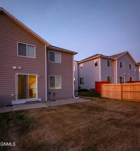 Exterior - 2812 28th St W, Williston, ND 58801 photo 2 of 2