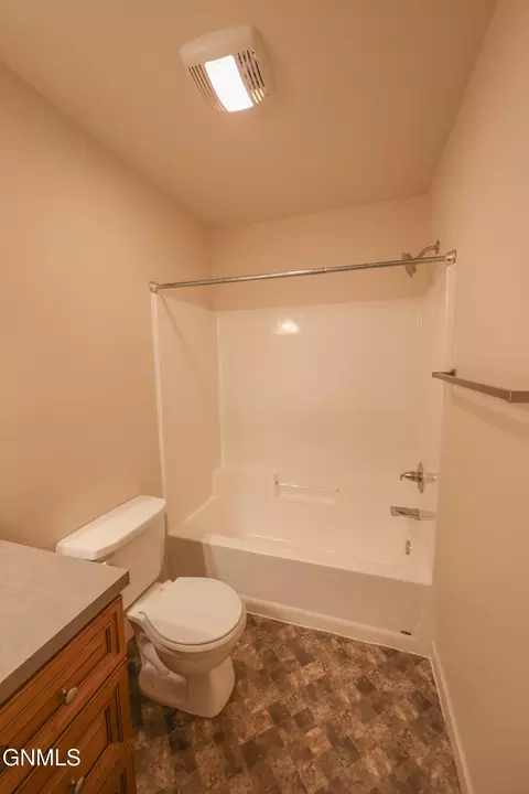 Bath - 2812 28th St W, Williston, ND 58801 photo 6 of 6