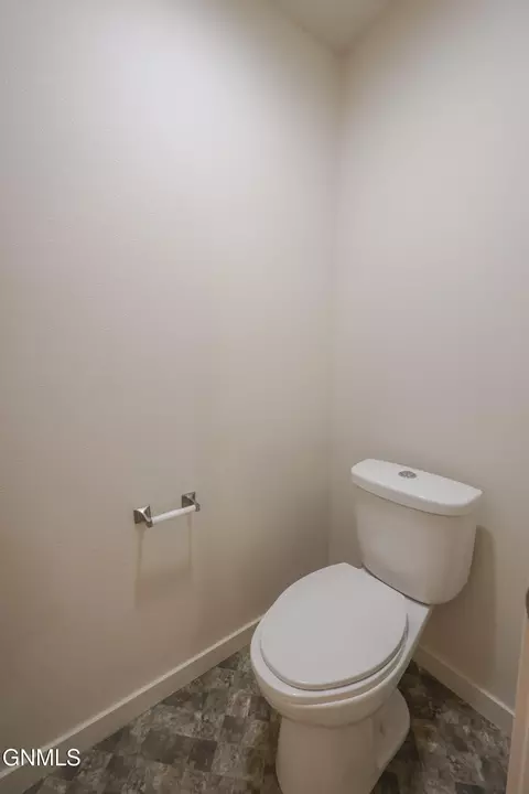 Bath - 2812 28th St W, Williston, ND 58801 photo 3 of 6