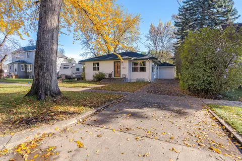 825 N 2nd St, Bismarck, ND 58501