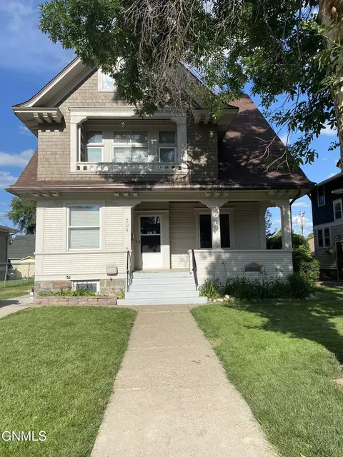 304 6th Ave NW, Mandan, ND 58554