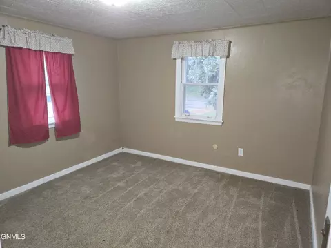 Bedroom - 1013 Jefferson Ave, Bismarck, ND 58504 photo 3 of 20