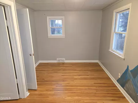 Bedroom - 1013 Jefferson Ave, Bismarck, ND 58504 photo 6 of 20