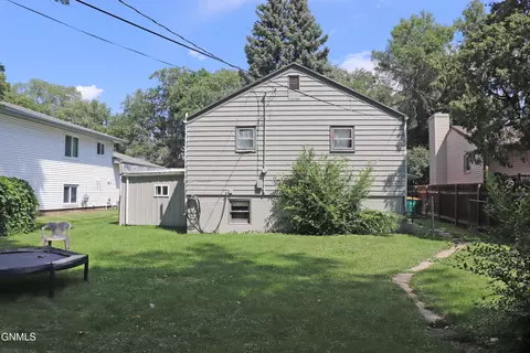 Exterior - 1013 Jefferson Ave, Bismarck, ND 58504 photo 3 of 7