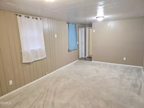 Living - 1013 Jefferson Ave, Bismarck, ND 58504 photo 5 of 10