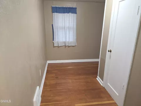 Bedroom - 1013 Jefferson Ave, Bismarck, ND 58504 photo 8 of 20