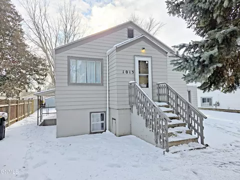 1013 Jefferson Ave, Bismarck, ND 58504