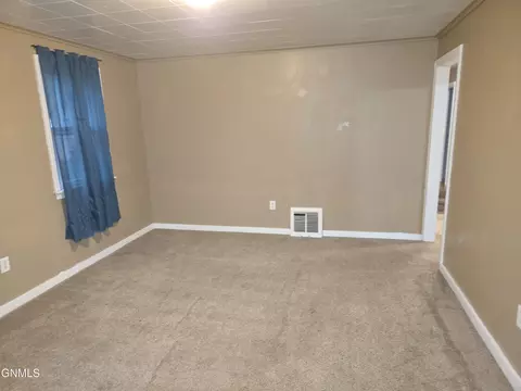 Living - 1013 Jefferson Ave, Bismarck, ND 58504 photo 3 of 10