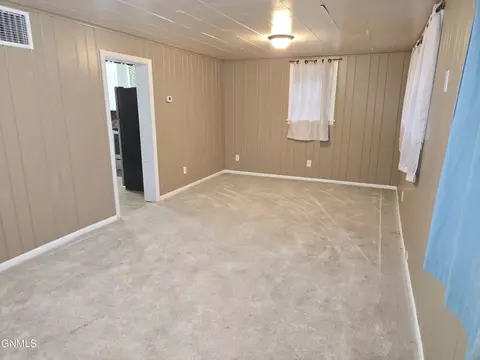 Living - 1013 Jefferson Ave, Bismarck, ND 58504 photo 6 of 10