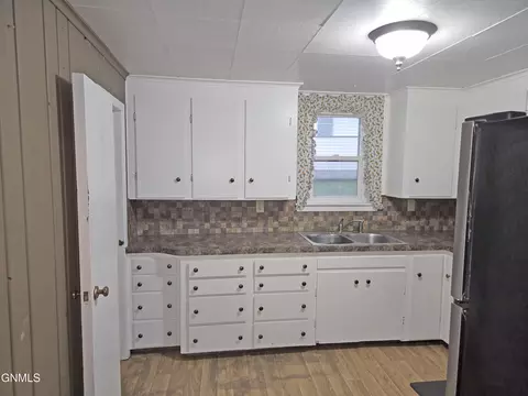 Kitchen - 1013 Jefferson Ave, Bismarck, ND 58504 photo 1 of 3