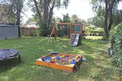 Exterior - 1013 Jefferson Ave, Bismarck, ND 58504 photo 5 of 7