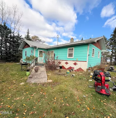 101 Burke St, Douglas, ND 58735