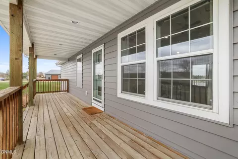 152 Blacktail Dr, Williston, ND 58801 photo 4
