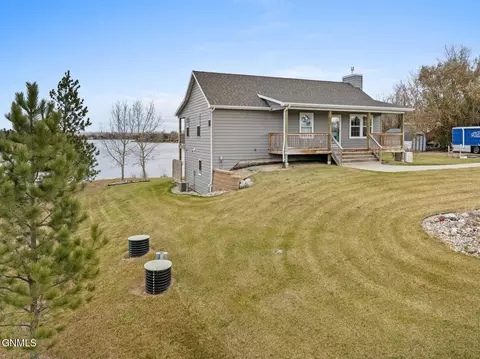 152 Blacktail Dr, Williston, ND 58801 photo 3