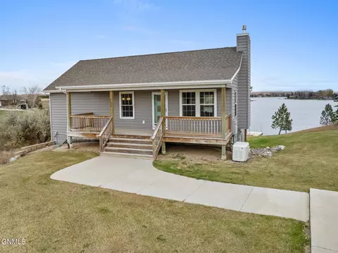 152 Blacktail Dr, Williston, ND 58801 photo 2
