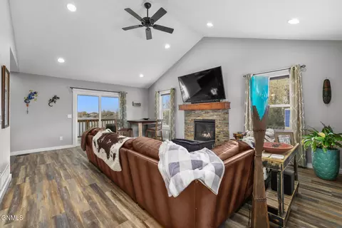 152 Blacktail Dr, Williston, ND 58801 photo 14